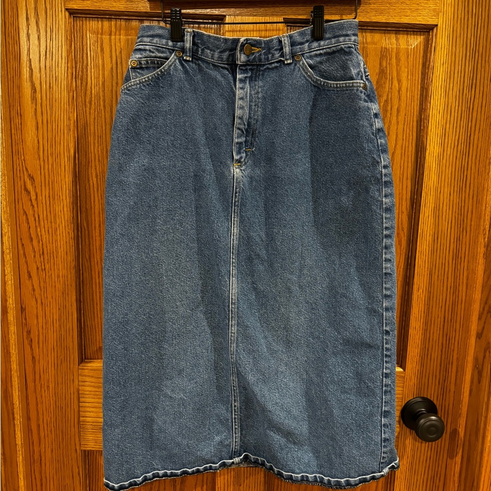 LL Bean Denim Midi Skirt. Zipper & Button front. Back Slit. Medium Wash